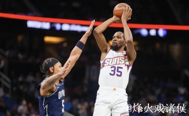 普里查德低迷手感:14投仅中5,三分8中2,拿下12分4篮板5助攻1失误 普里查德低迷手感:14投仅中5,三分8中2,拿下12分4篮板5助攻1失误